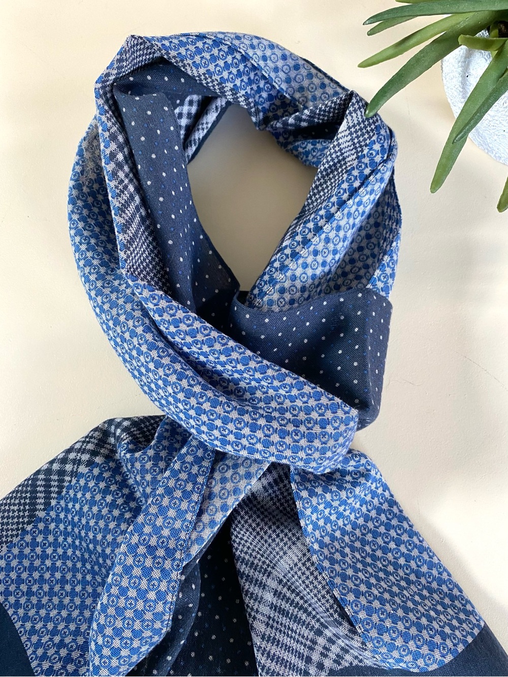BANANA REPUBLIC - Men’s Classic Blue Patterned Colorblock Scarf - Picture 4 of 7